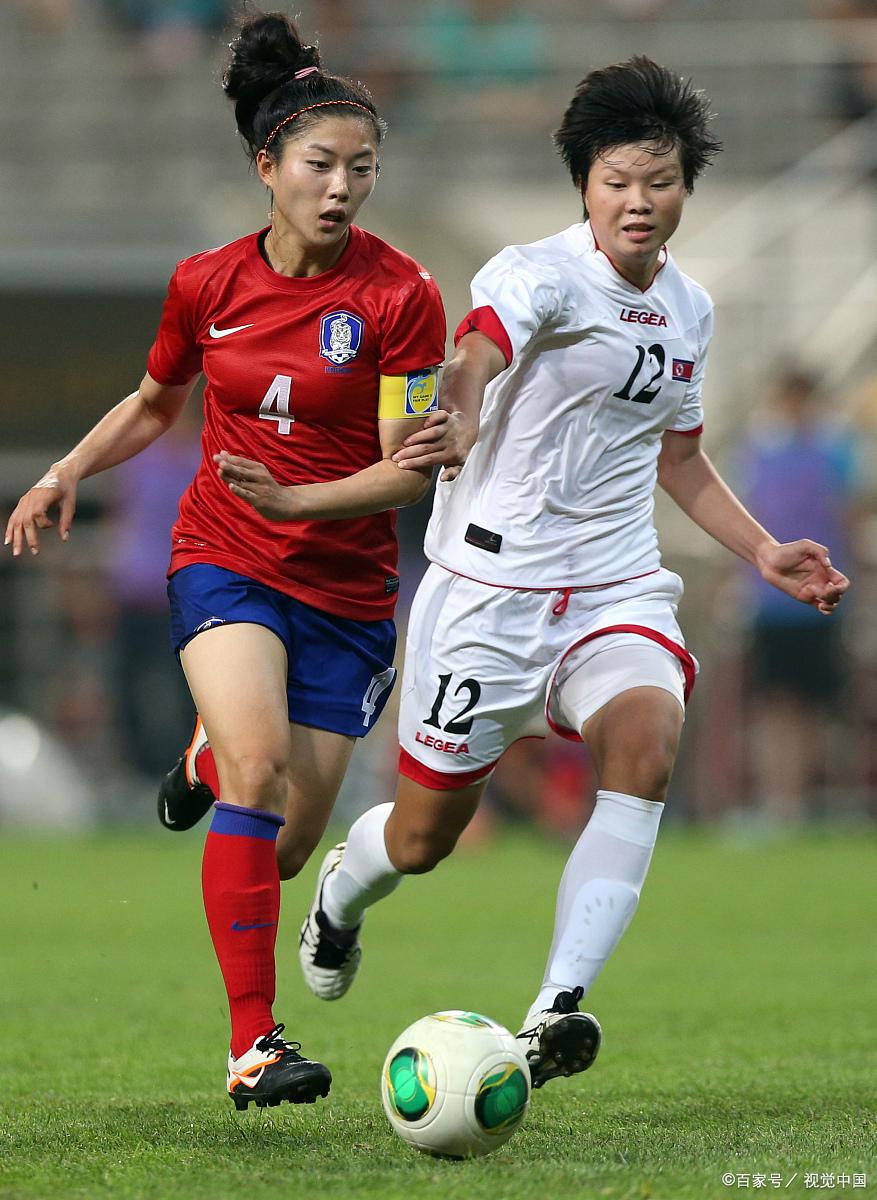 韩国女足选手展现出色技术备战决赛 韩国女足选手展现出色技术备战决赛
