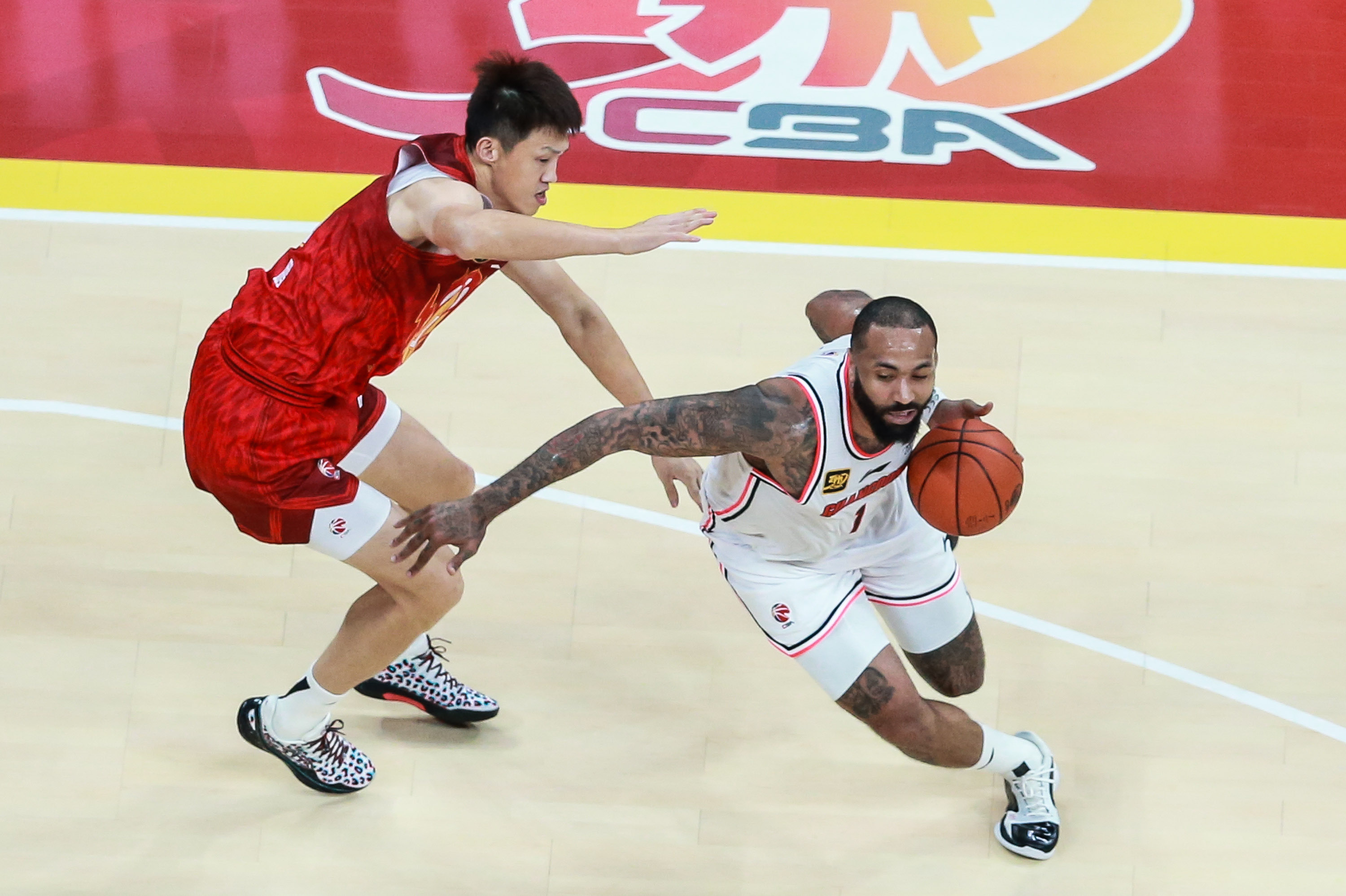 威廉希尔官网-比赛过程中球员高效传球接力，串联出行云流水般战术