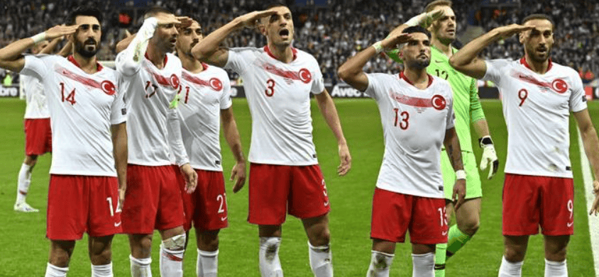 克罗地亚队惊险胜土耳其，成功晋级欧国联半决赛