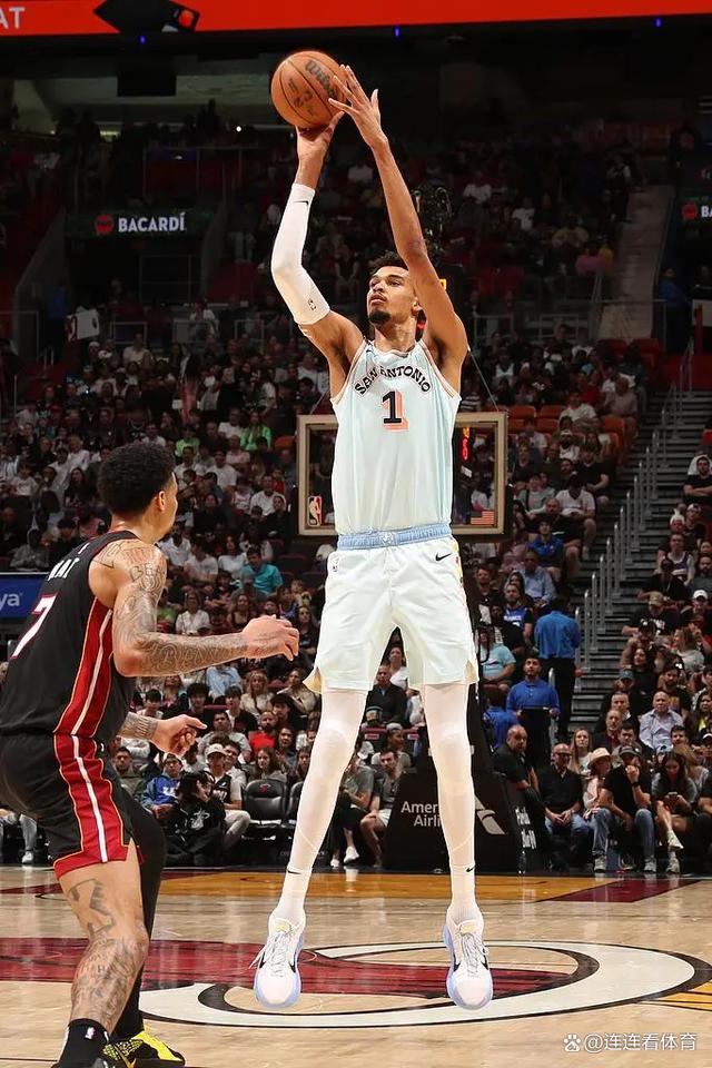 雷霆主场惨败马刺，亚当斯狂砍分难以填补空缺