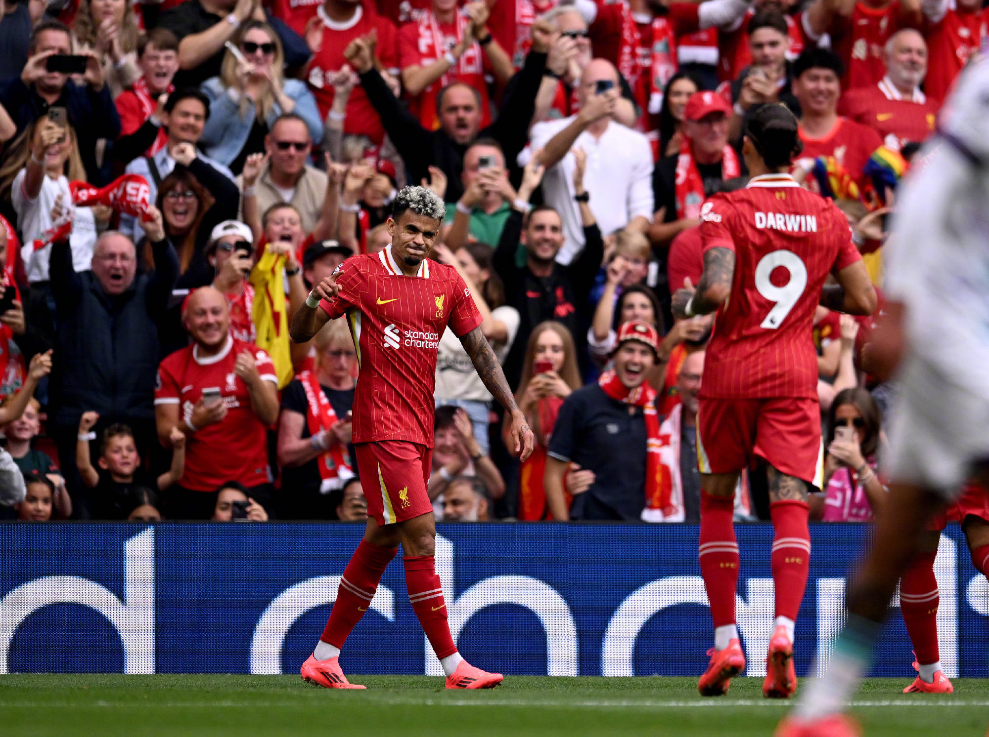 切尔西3比0战胜伯恩利，助力夺冠前景