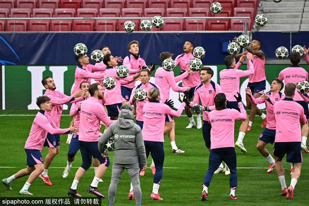 备受期待的比赛，球迷热情高涨