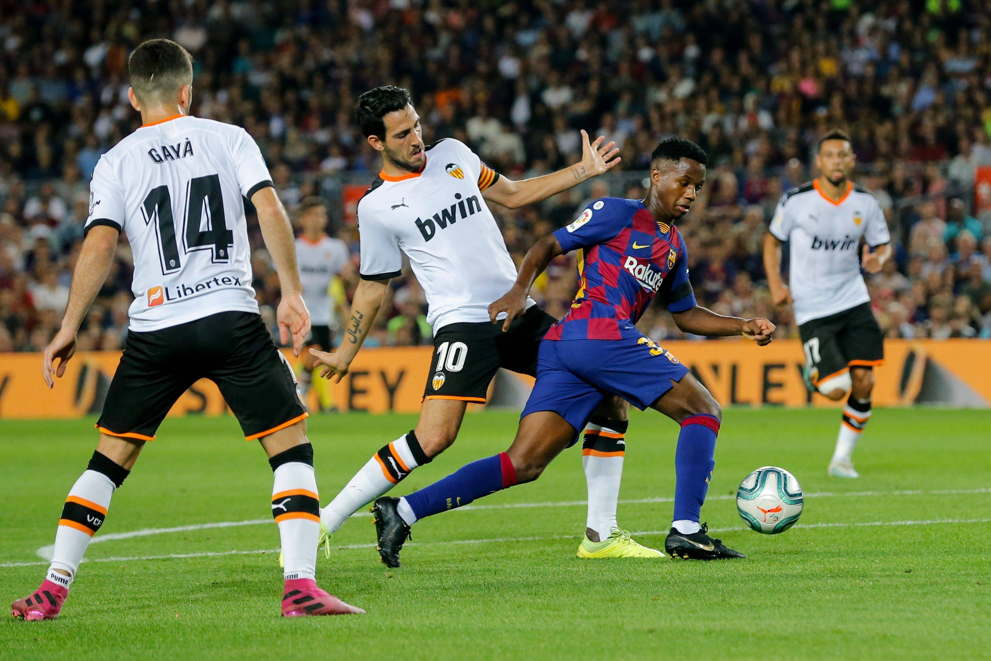 足球比赛场面惨烈，球队实力迥异引热议