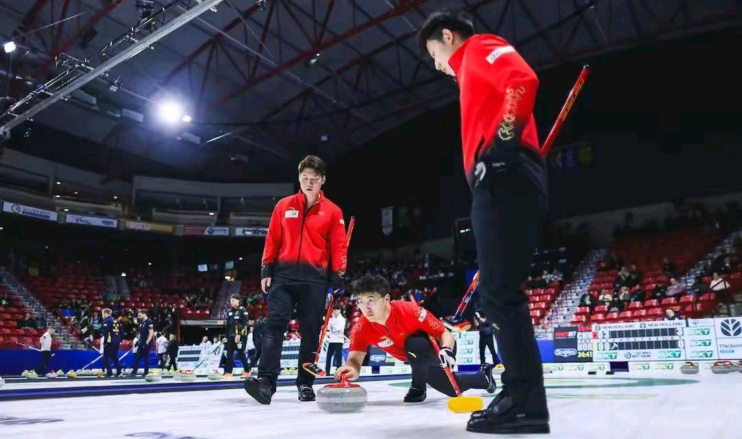 挪威冰壶队紧绷神经，获得冠军称号