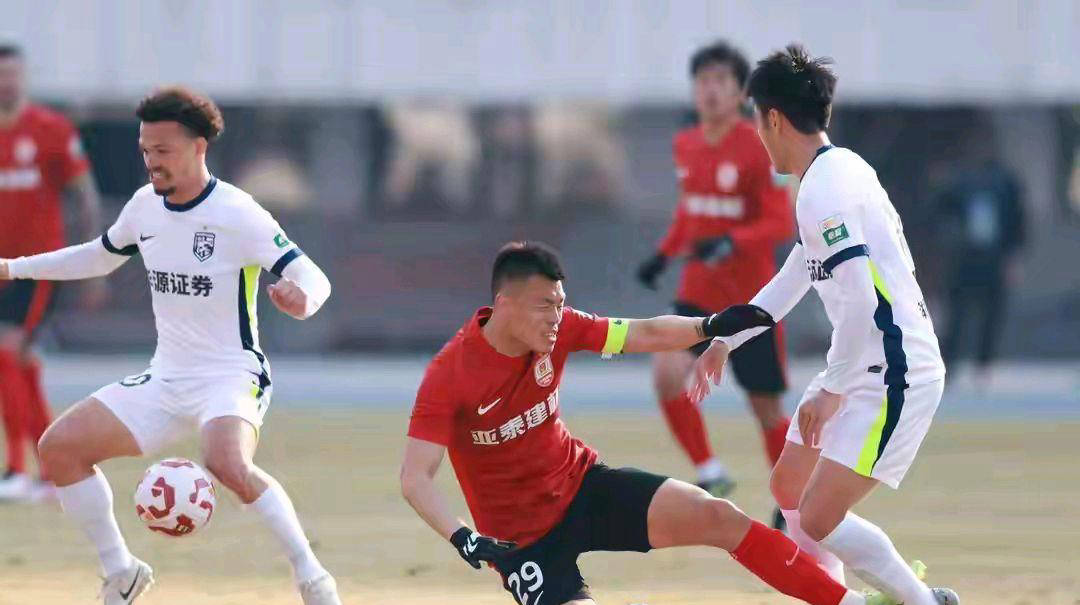 吉林舜天主场战平长春亚泰，争取稳定表现