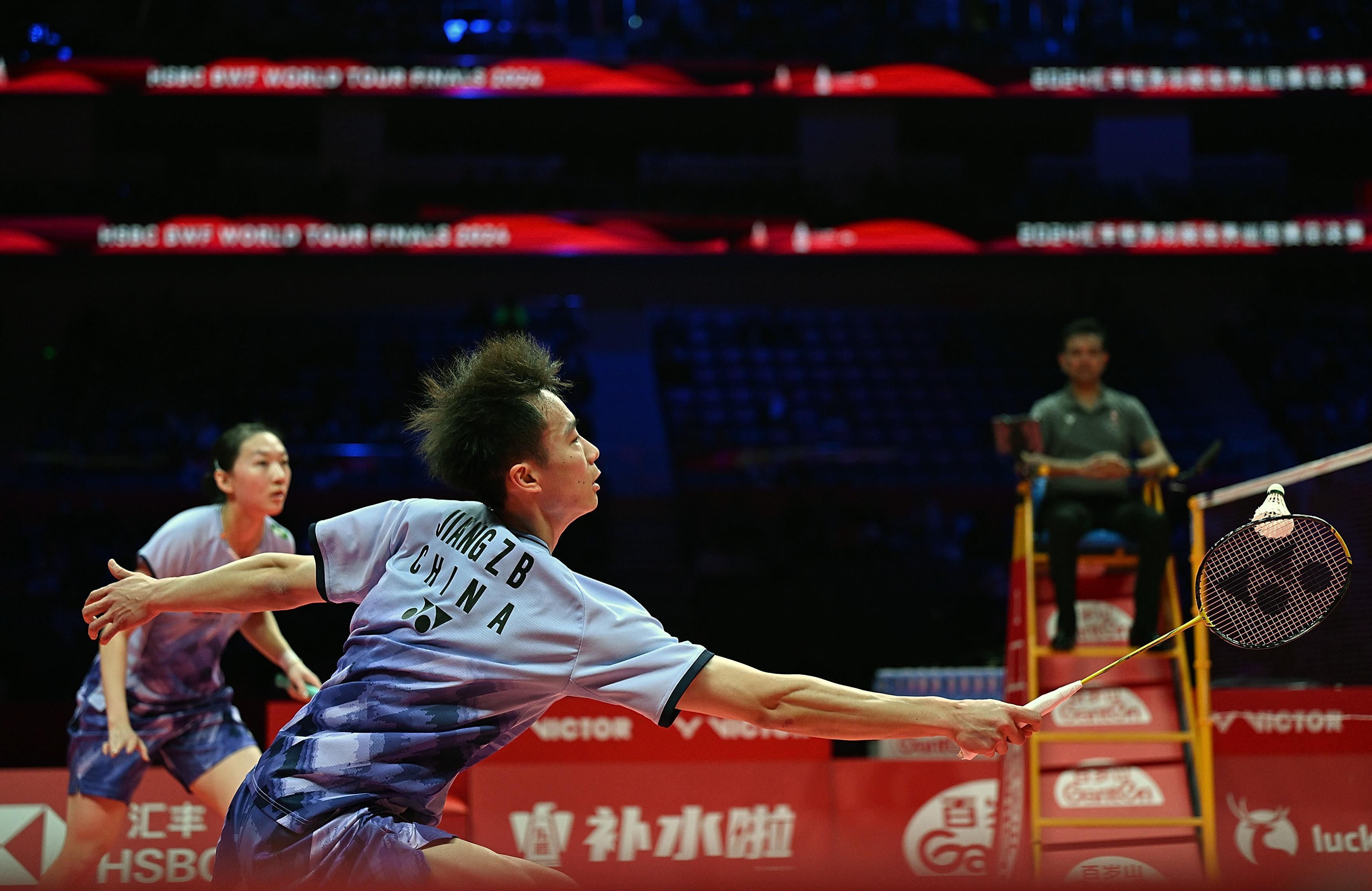英国威廉希尔-羽毛球选手在对决中技高一筹摘金
