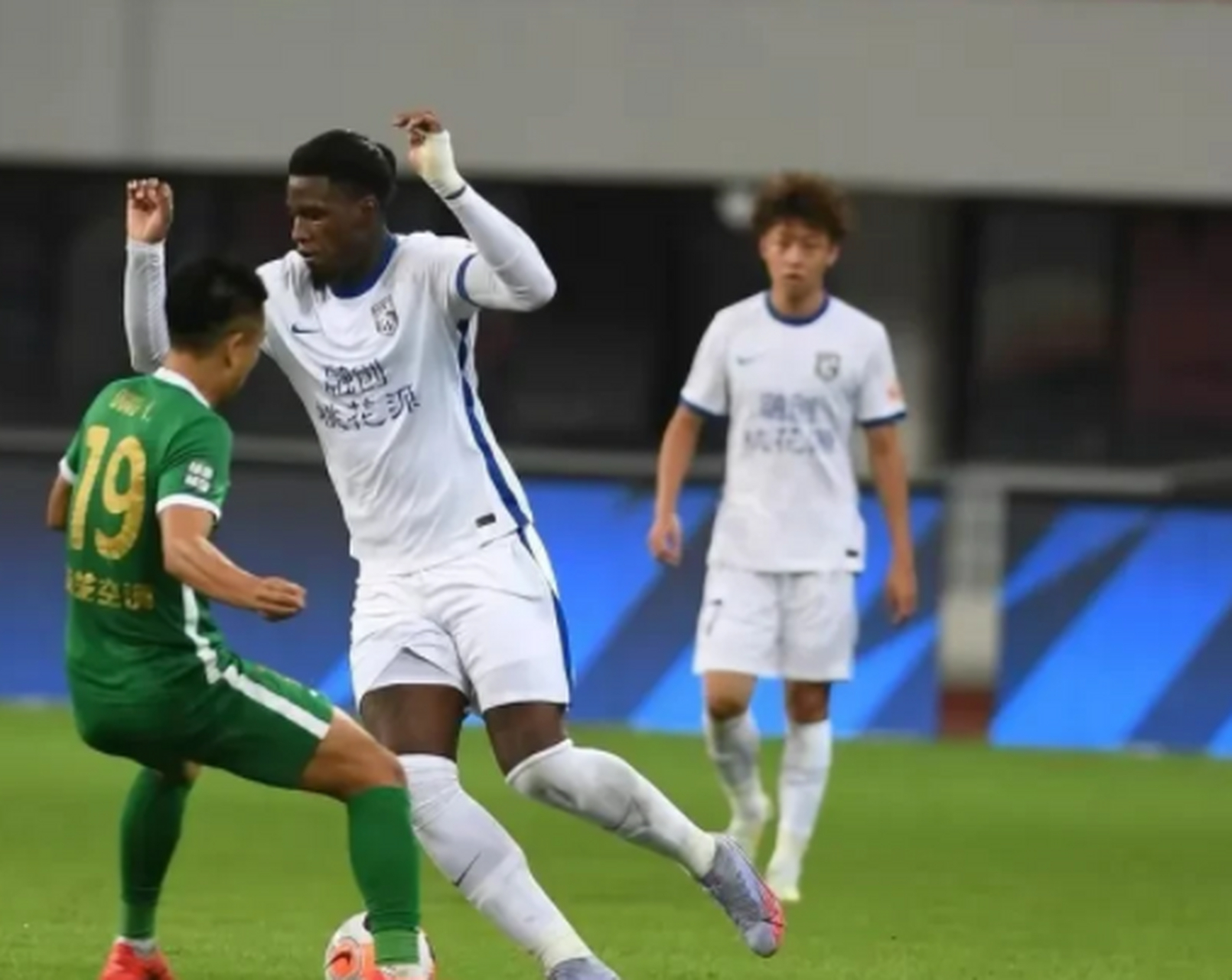 英国威廉希尔-天津天海主场憾负上海申花，遭遇两连败