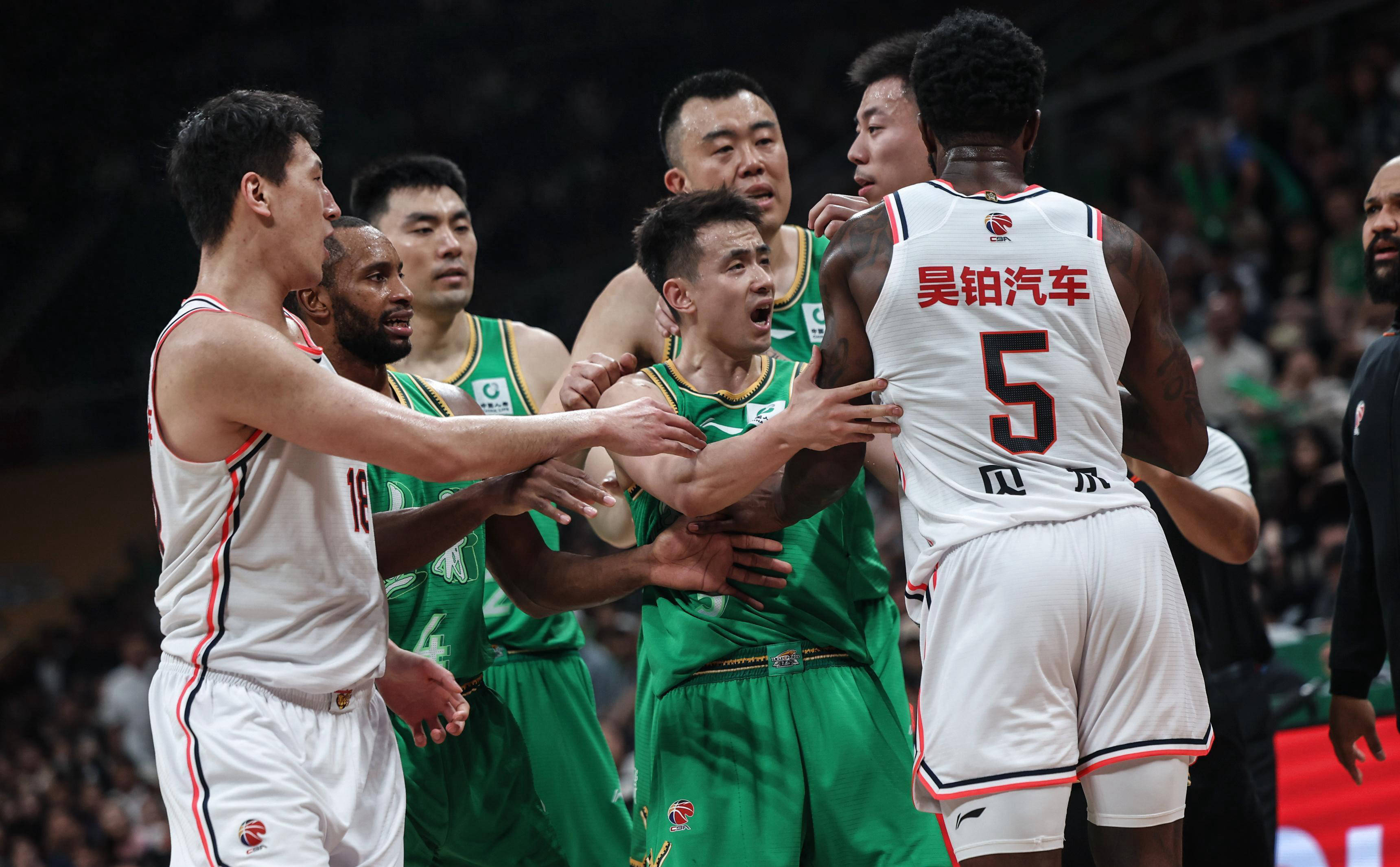 威廉希尔app-狼队球员训练状态良好，备战下一场比赛