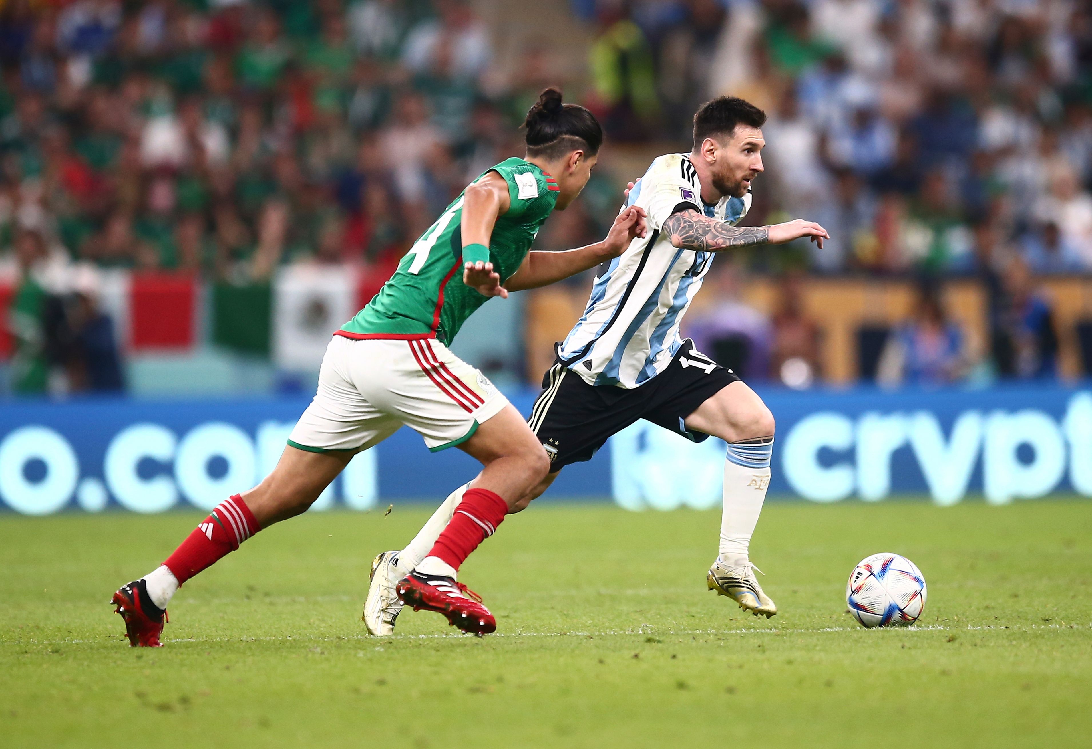 阿根廷女足选手破门得分，助力球队晋级