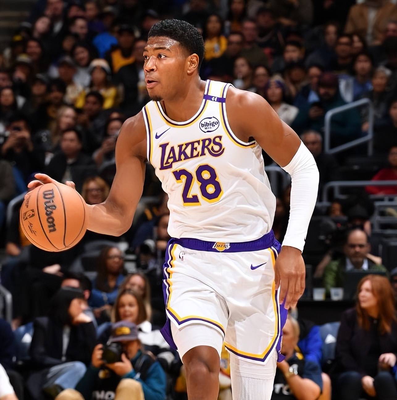 热火队豪取连胜，湖人队遭遇逆转