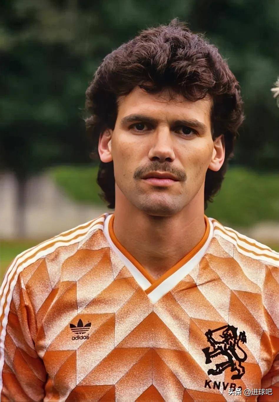 荷兰选手激动庆祝历史性胜利