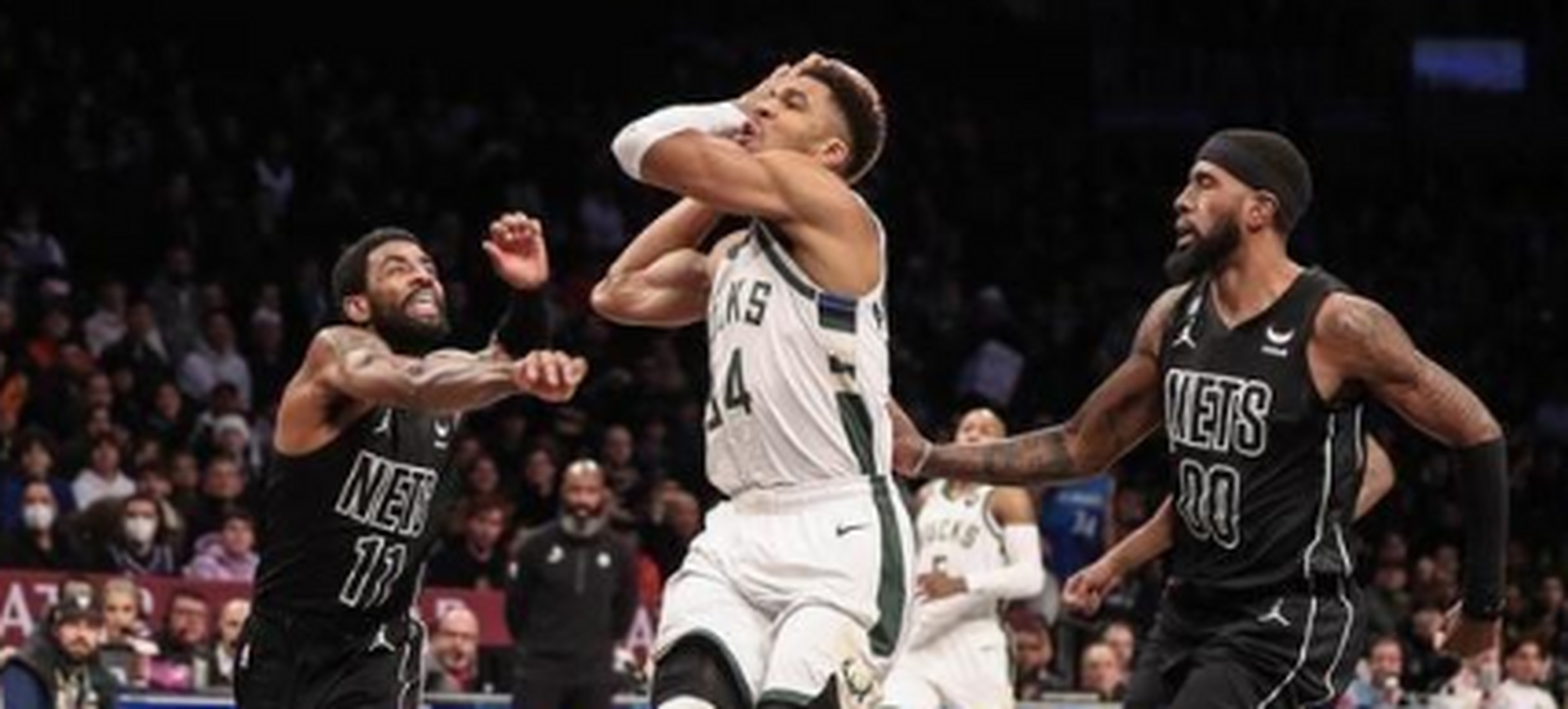 雄鹿大胜篮网赢得五连胜