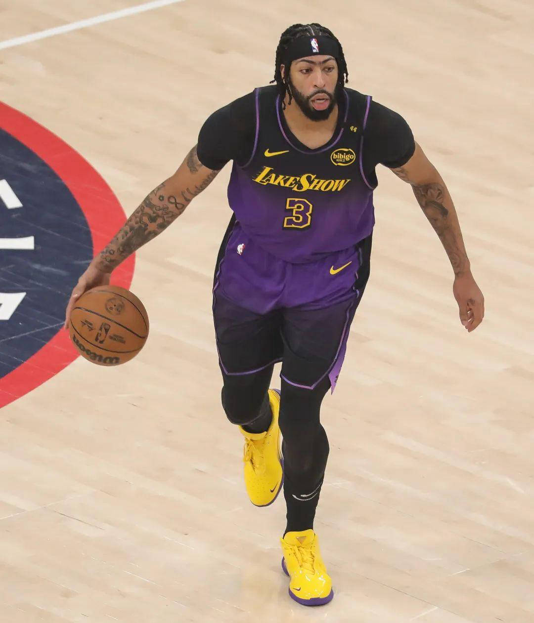 快船内线伤兵加剧，戴维斯或将暂时替补完成MVP接班