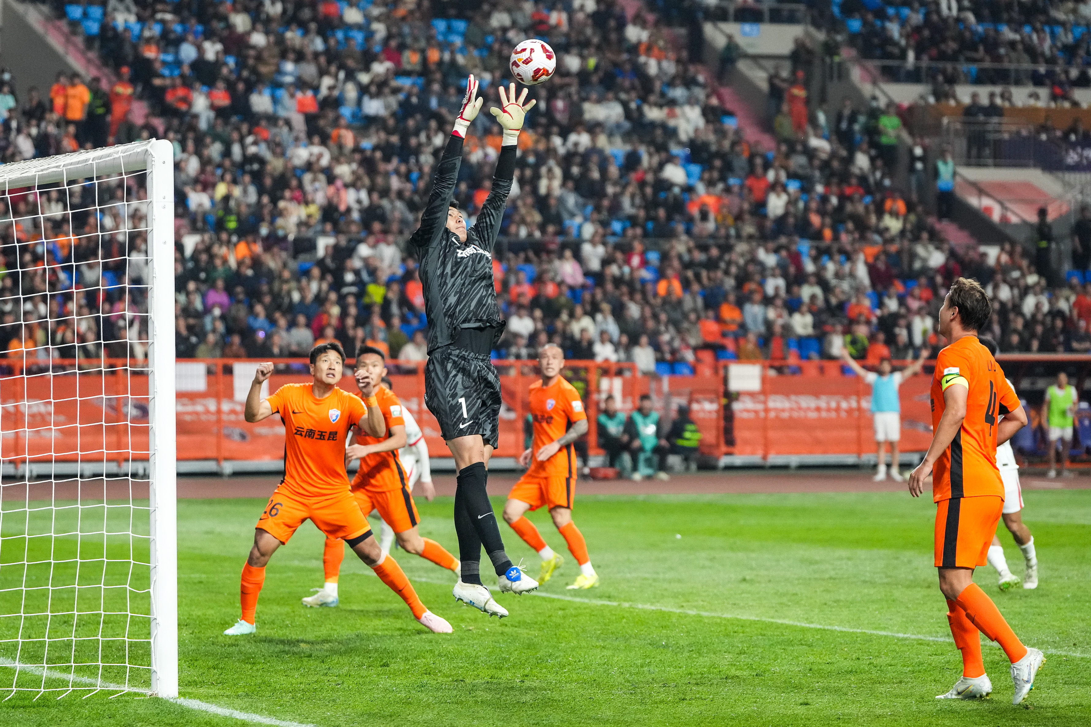 威廉希尔官网-高水平比赛即将上演,国内足球精彩连连