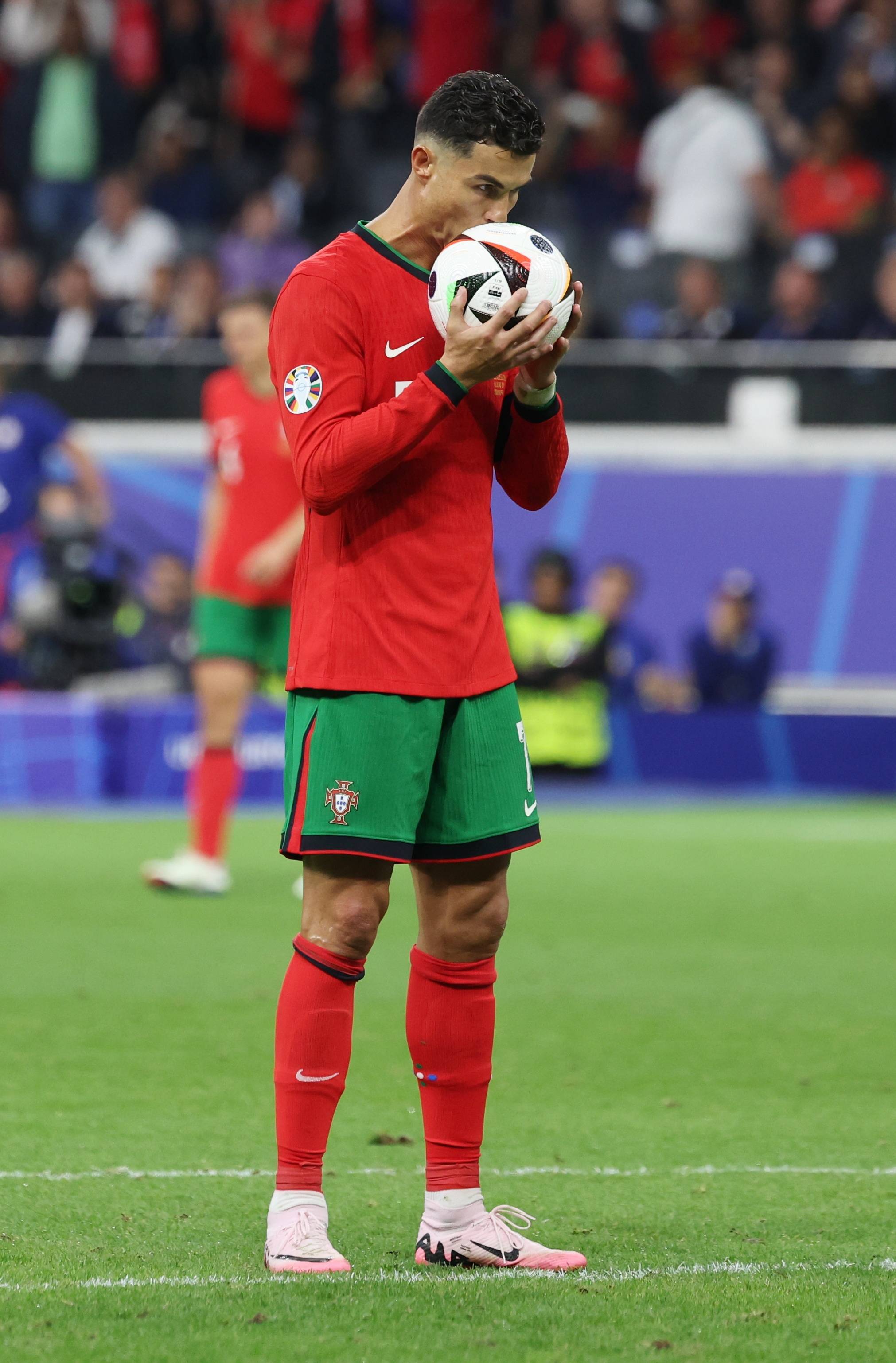 葡萄牙球员表现出色，带队晋级