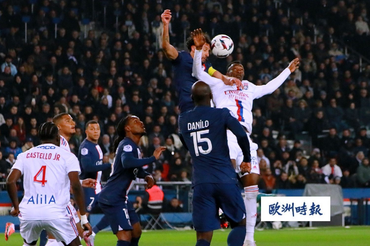 里昂主场不敌对手,遭遇连败 里昂主场不敌对手,遭遇连败