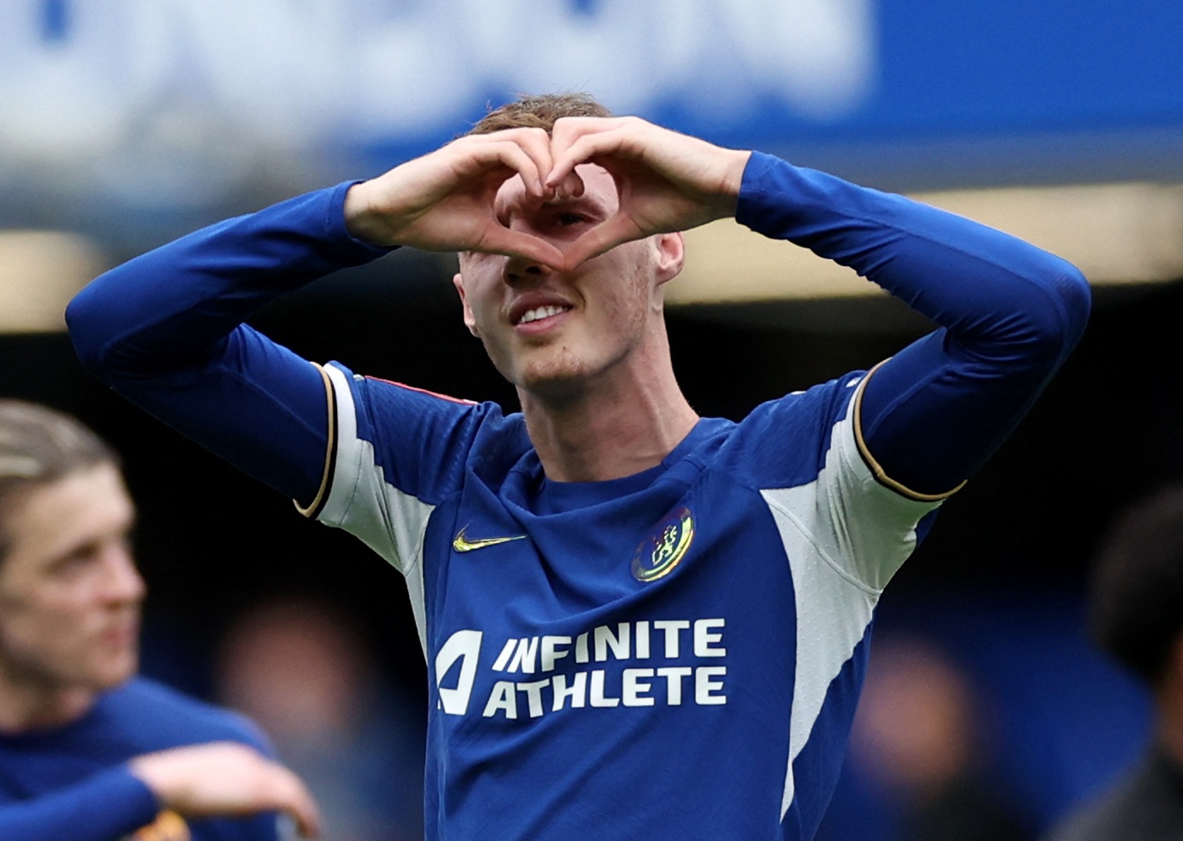 威廉希尔app-切尔西后防线失误频频,需加强训练