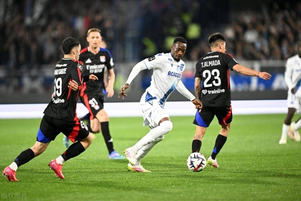 英国威廉希尔-马赛意外失分，里昂实力逐渐逼近榜首