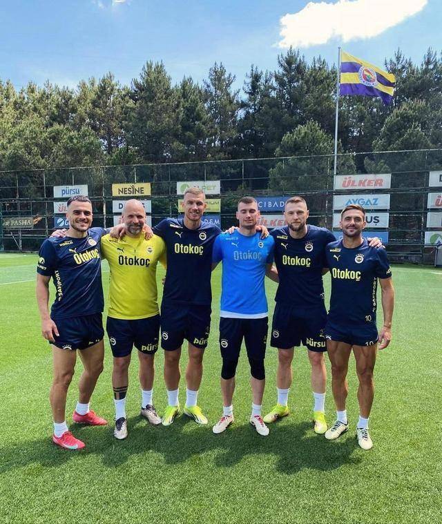 威廉希尔app-普利茅斯暴雪深夜比赛，球员身心俱疲