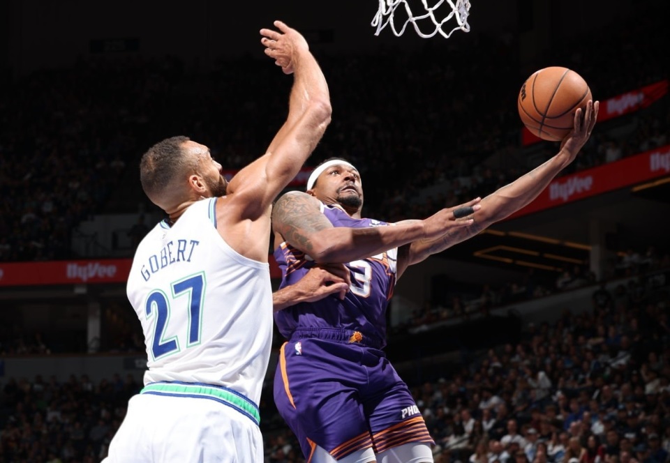 狼队压哨进球逼平对手,硬战表现抢眼 狼队压哨进球逼平对手,硬战表现抢眼