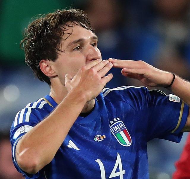 威廉希尔官网-瑟·罗杰斯意大利队大胜对手晋级下一轮