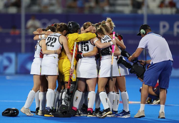 美国女子曲棍球队精准配合，轻松晋级半决赛