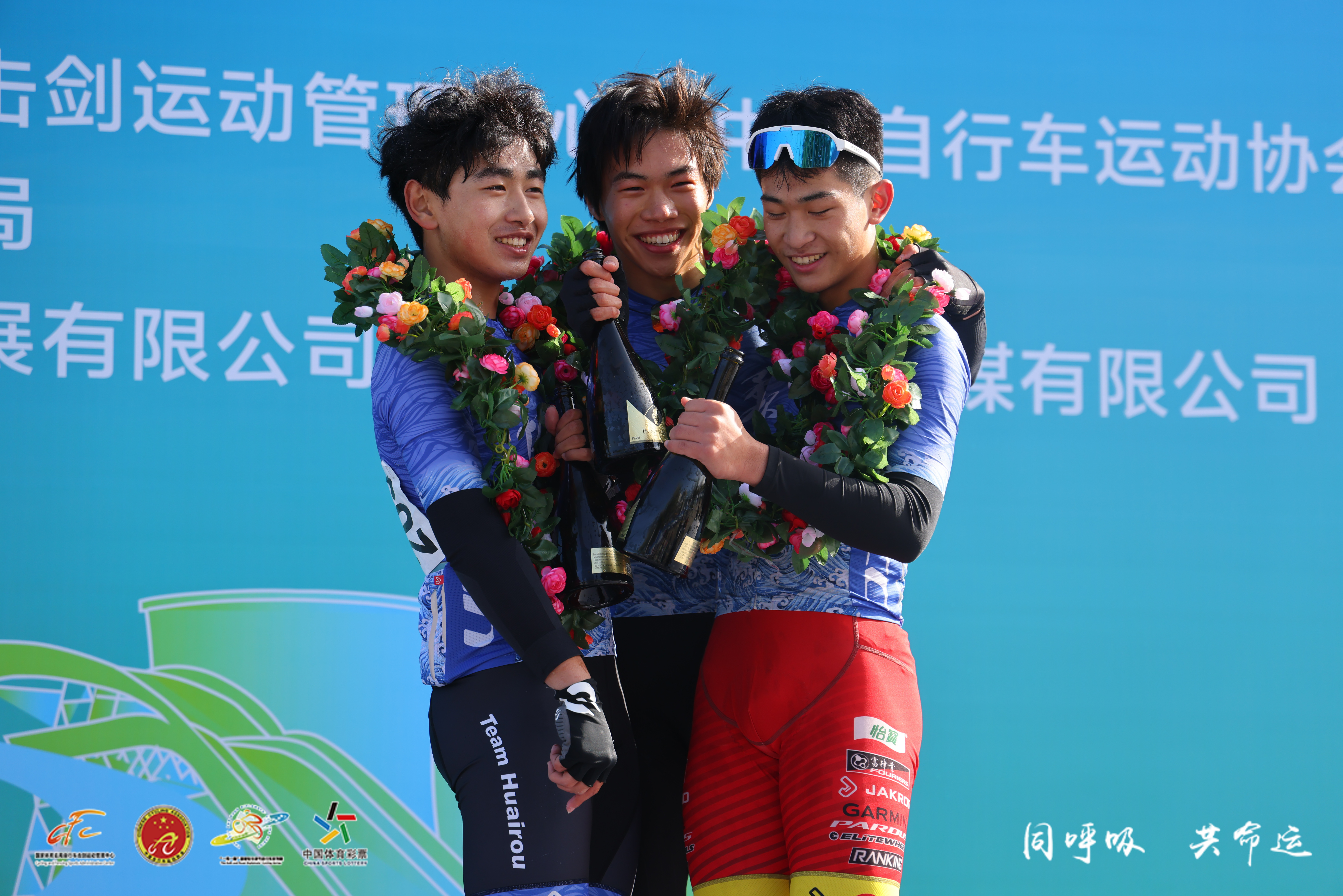 美国选手击败对手赢得自行车铜牌