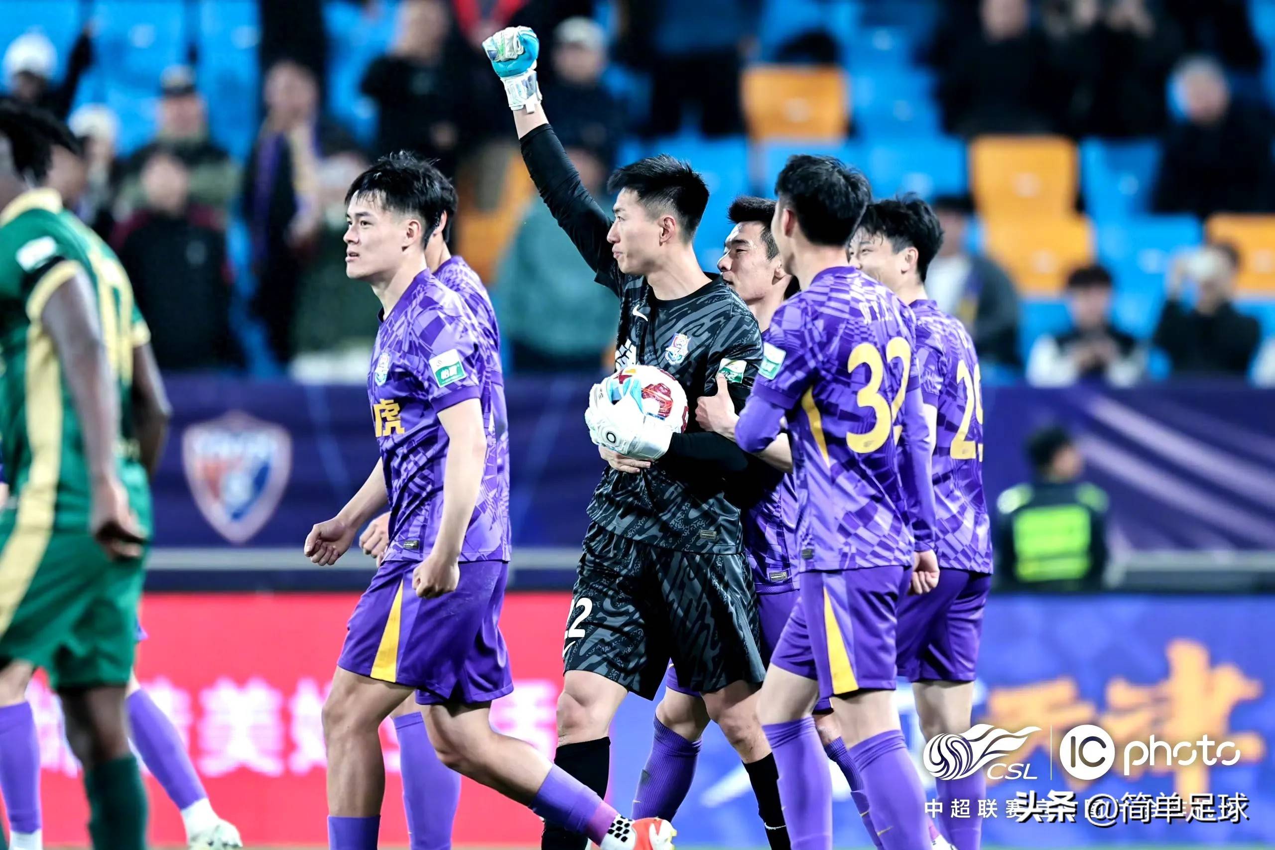 威廉希尔app-卡利亚里新外援抵达球队，备战即将开始