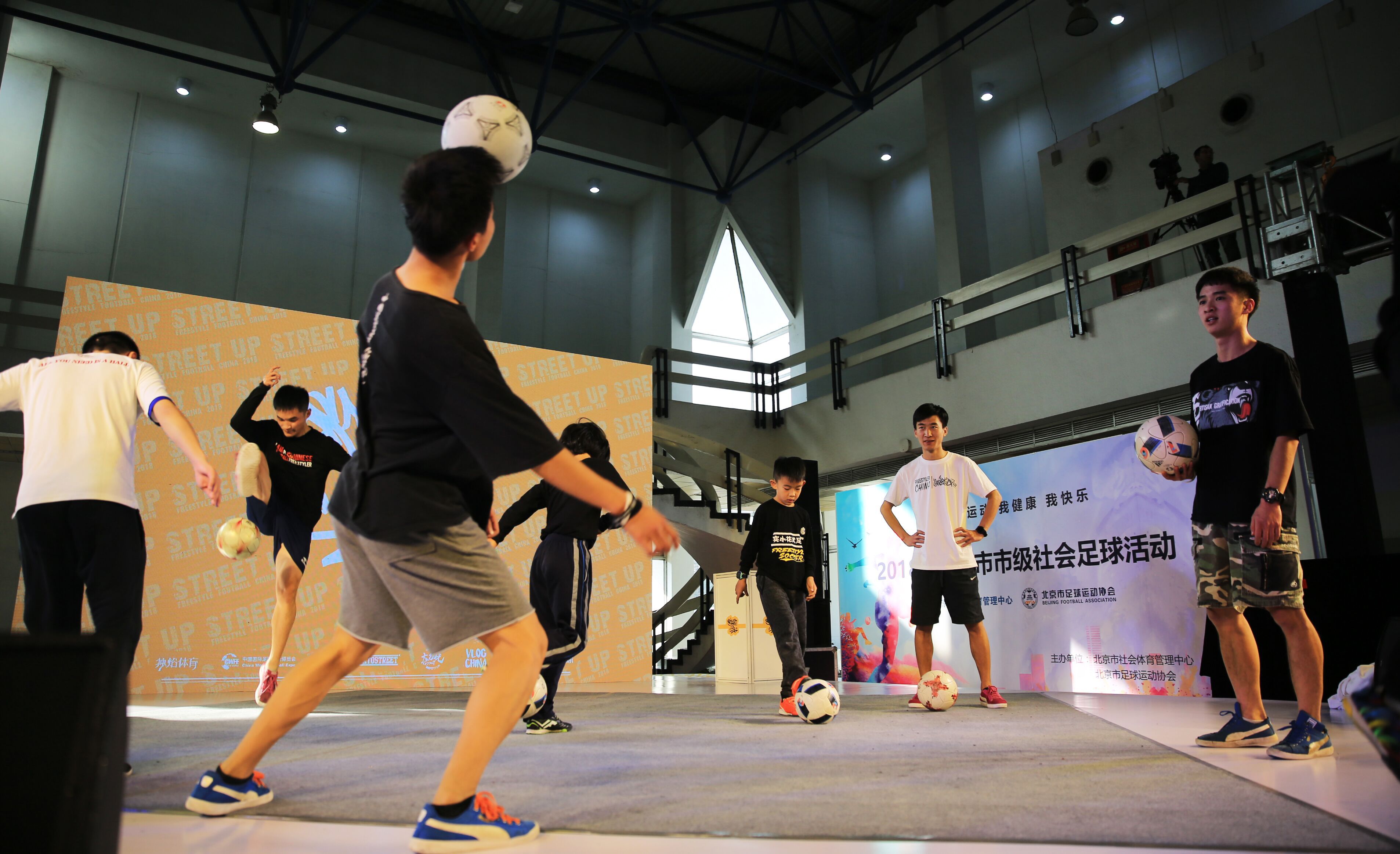 威廉希尔中文站-引人入胜的国际足球盛事引燃球迷热情