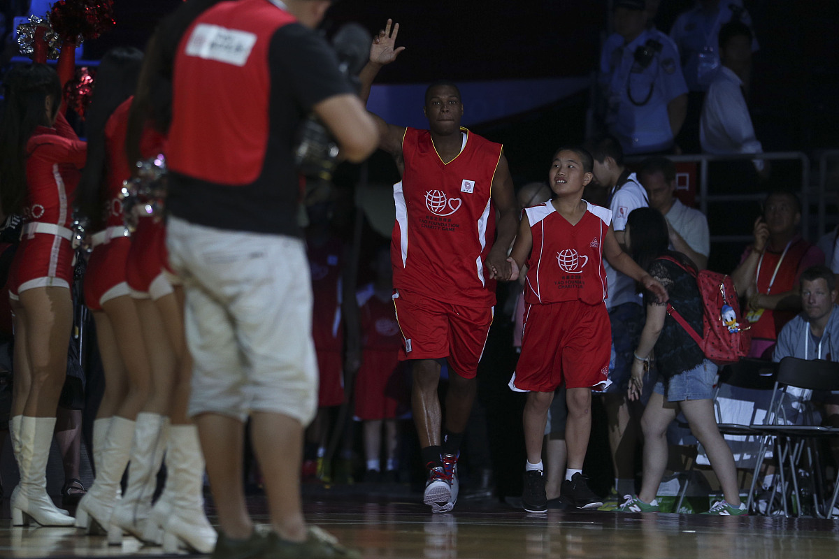 英国威廉希尔-球队合作默契，战胜对手取得胜利