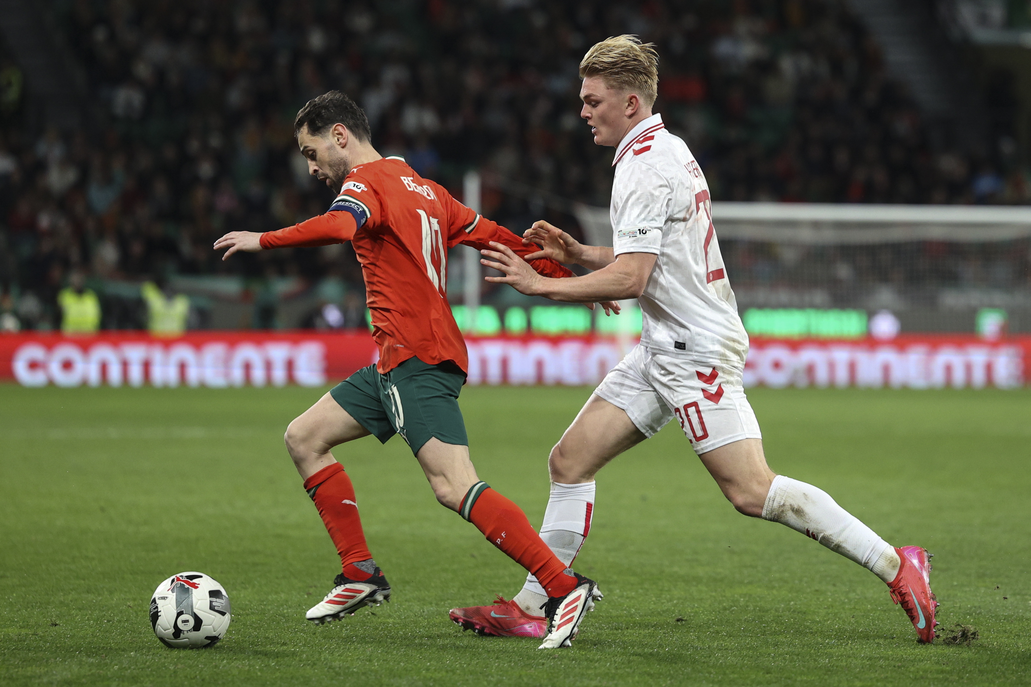 轴葡萄牙队惊艳表现,成功晋级欧洲足球大赛 轴葡萄牙队惊艳表现,成功晋级欧洲足球大赛