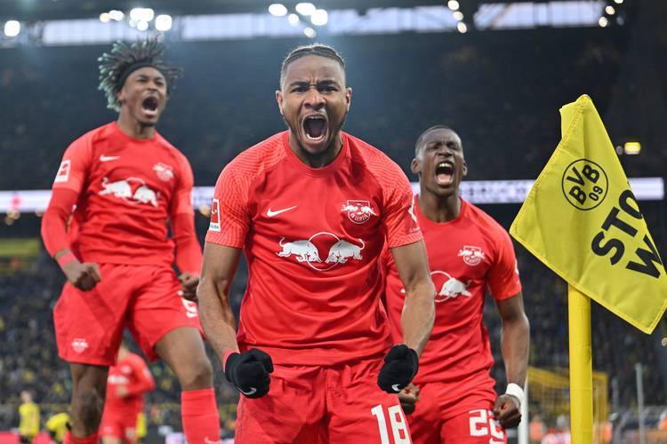 汉堡主场逆转RB莱比锡,取得关键胜利 汉堡主场逆转RB莱比锡,取得关键胜利