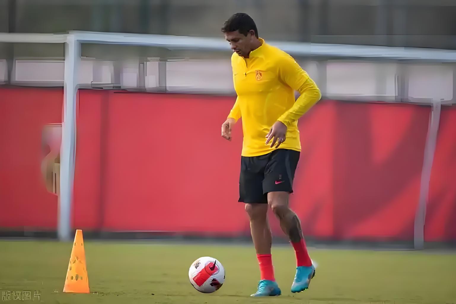 威廉希尔官网-英格兰队战胜深圳快乐食之，备受期待的对决引发球迷热议