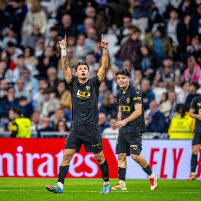 瓦伦西亚主场大胜,走出低谷 瓦伦西亚主场大胜,走出低谷