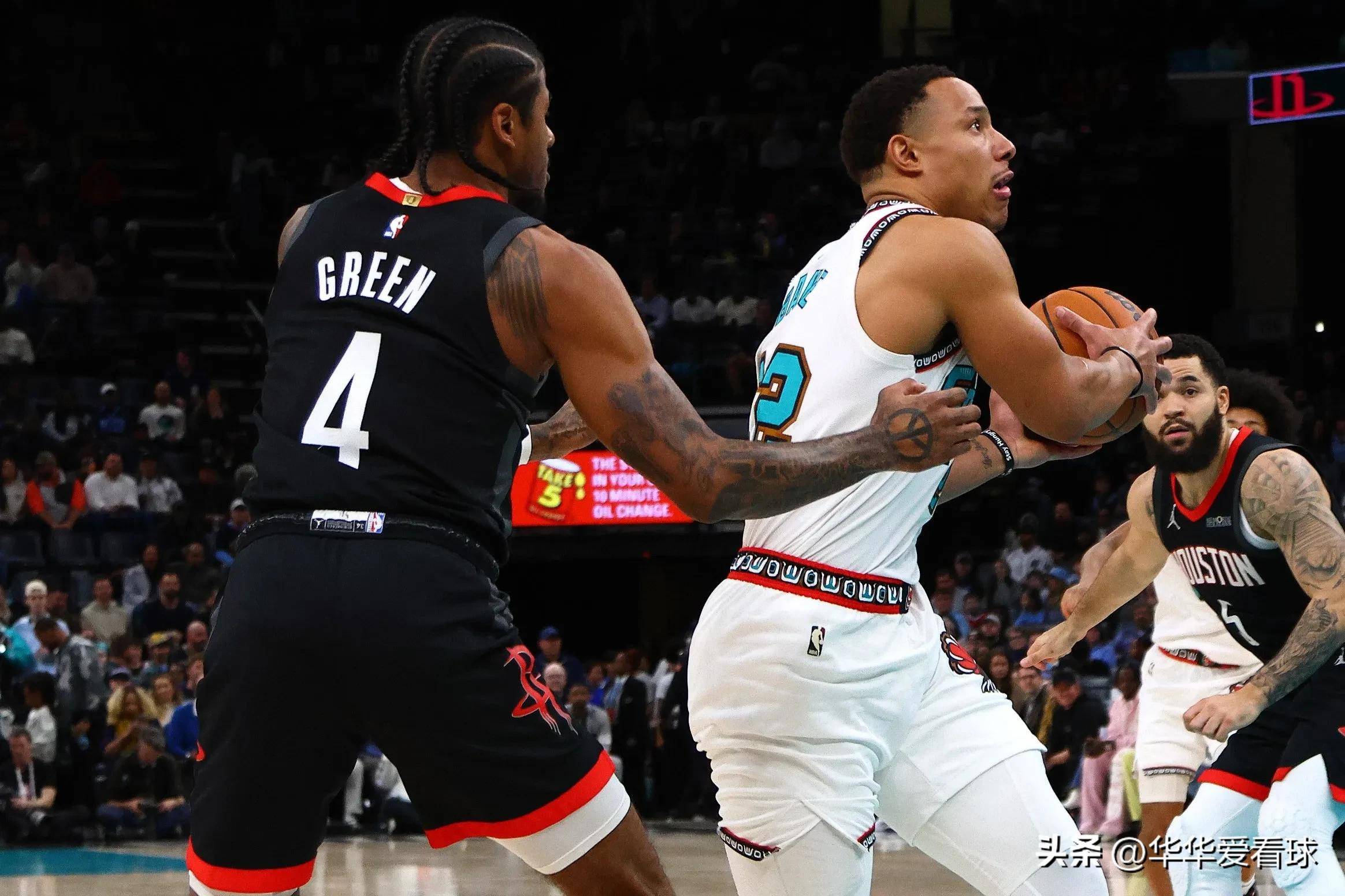 火箭后卫连续三场砍下30+,领跑得分榜 火箭后卫连续三场砍下30+,领跑得分榜