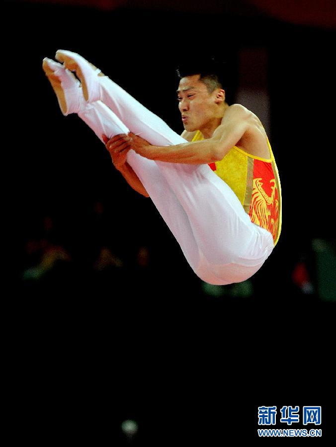 蹦床冠军夺得，飞身一跃震撼赛场