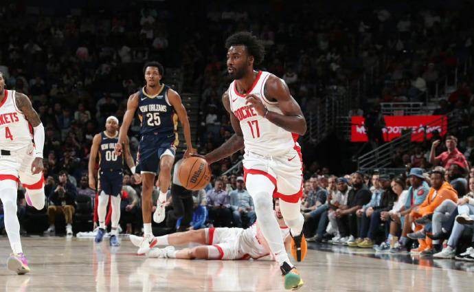 火箭主帅执教风波升级,球队气氛动荡不安 火箭主帅执教风波升级,球队气氛动荡不安