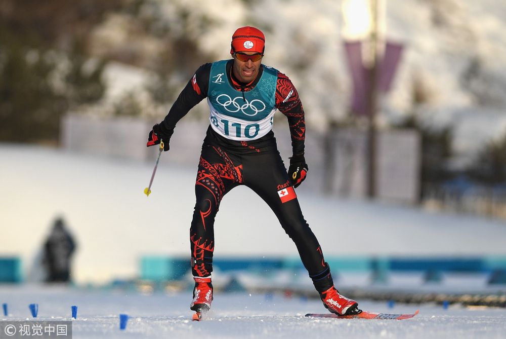 威廉希尔官网-瑞士游泳选手入水拼搏，最终夺得亚军