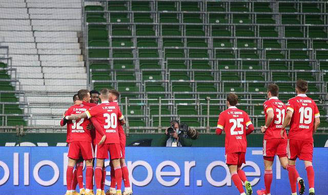 英国威廉希尔-埃及队在友谊赛中遭遇对手围攻