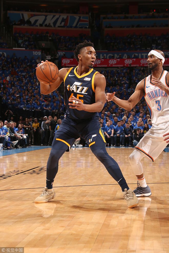 爵士上演逆袭奇迹,米切尔个人表现犹如滑翔战机 爵士上演逆袭奇迹,米切尔个人表现犹如滑翔战机