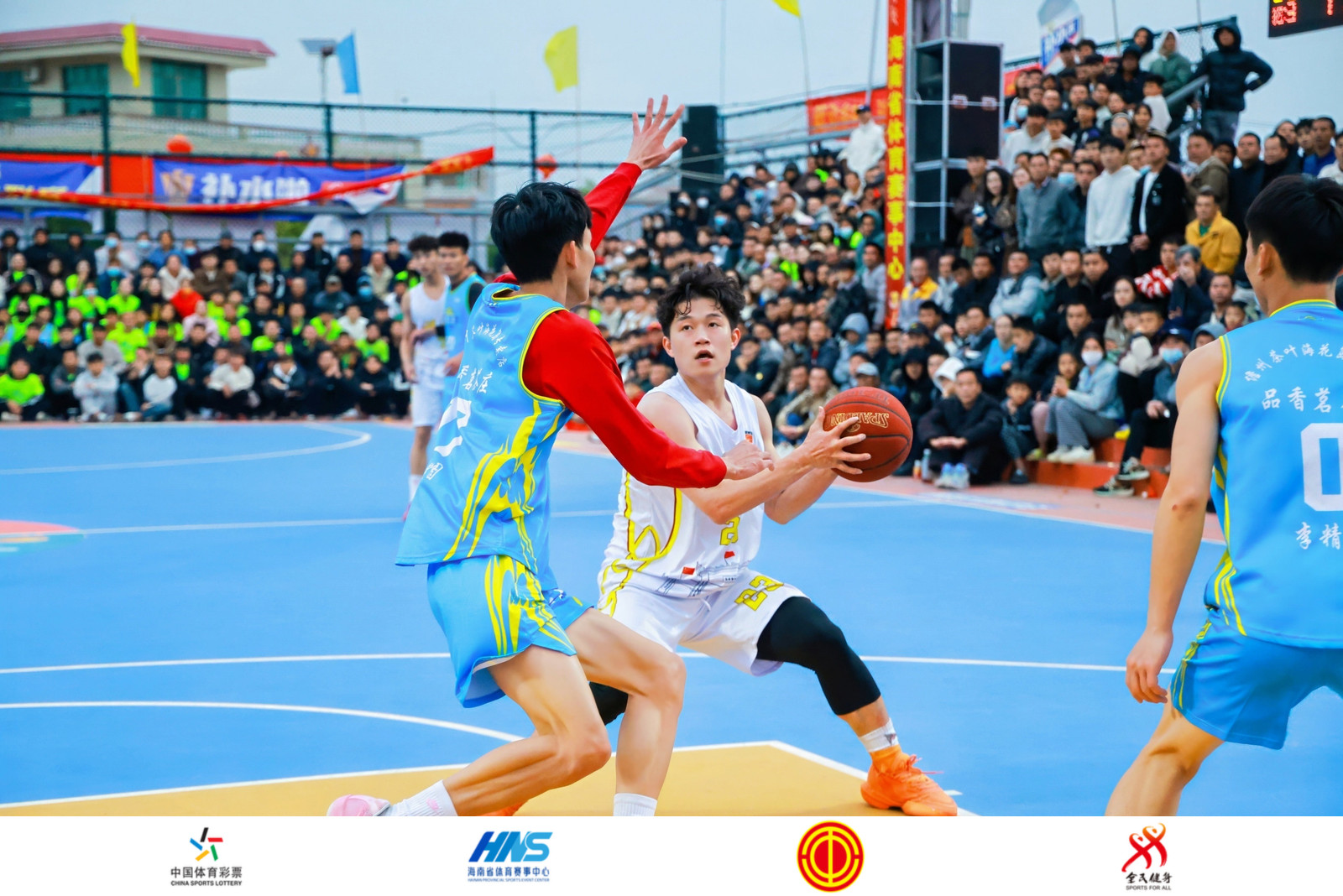 威廉希尔中文站-篮球比赛掀起热潮，精彩纷呈！