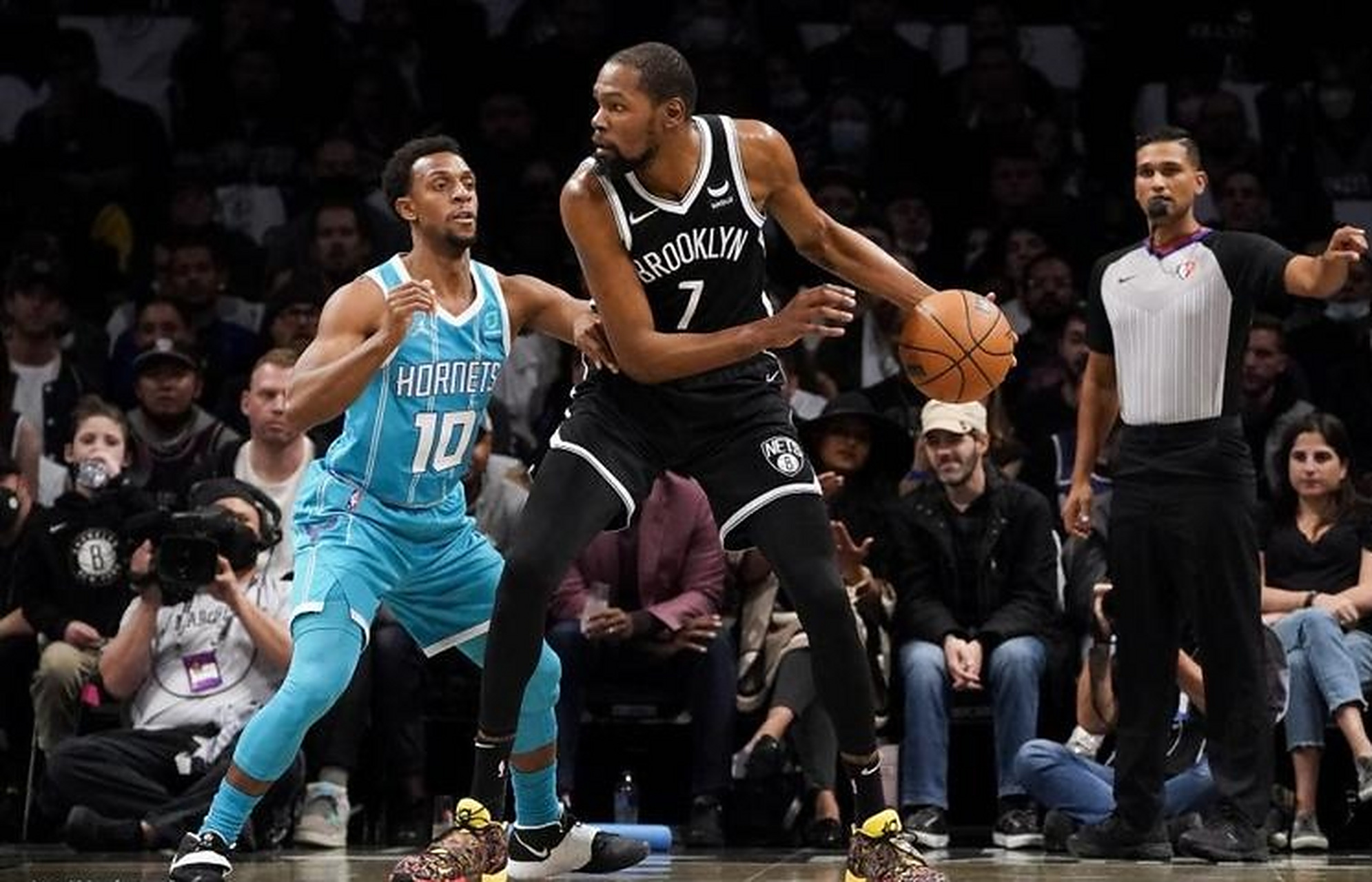 篮网轻取国王，主帅调整战术大获成功