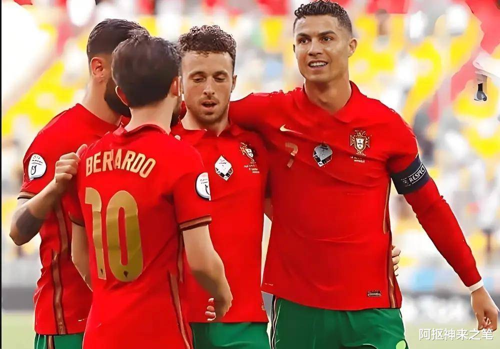 英国威廉希尔-踢球必看！欧洲专业球星球员战斗拼搏