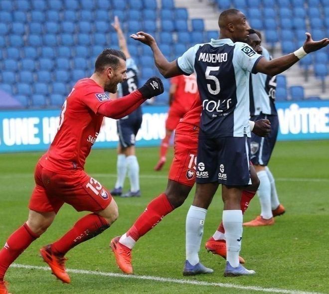 瓦朗谢纳不敌亚眠，遭遇连败