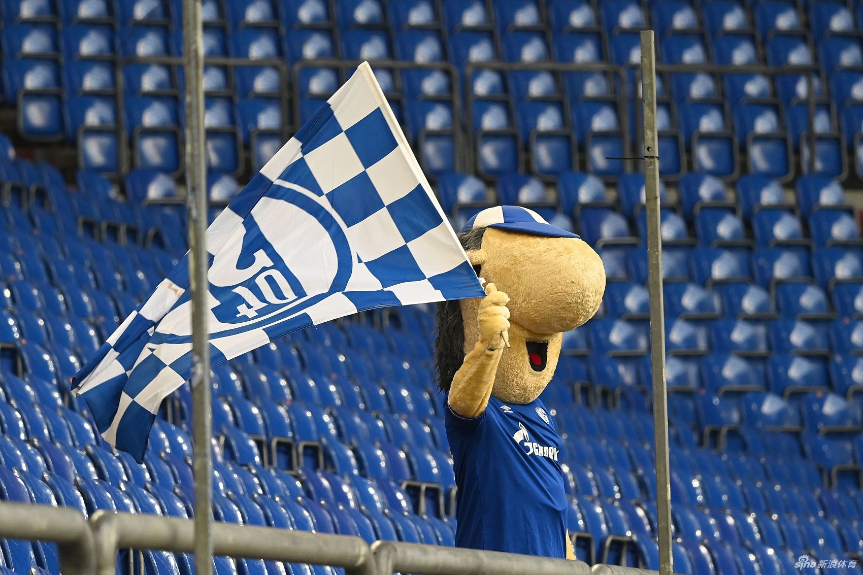 沙尔克04球队连胜在望，士气高涨