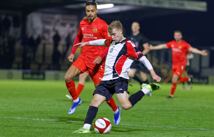 威廉希尔官网-利物浦球员参加青训营培训，提高技术