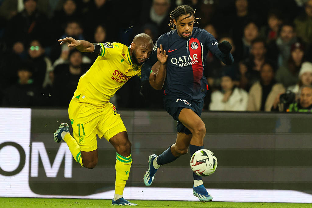 马赛主场不敌里昂，遭遇失利