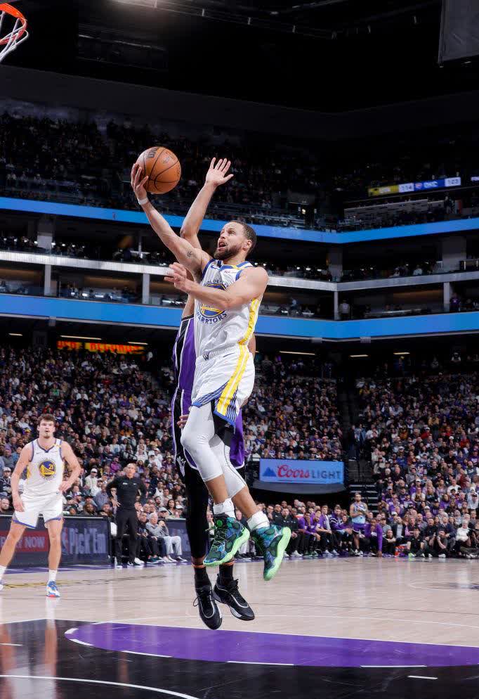 马刺胜勇士，德罗赞大号三双