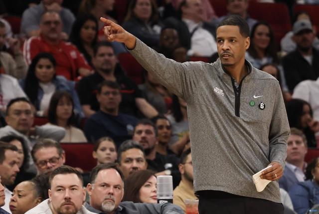 火箭队换帅风波，一大一小两位新帅接过教鞭