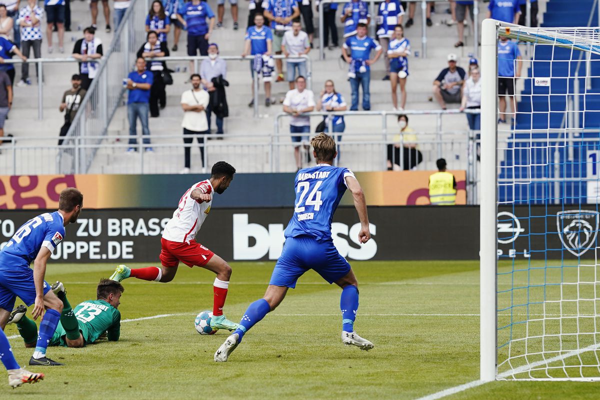 英国威廉希尔-雷根斯堡战胜对手，迎来转机